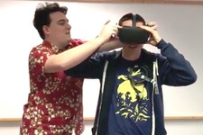 製品版「Oculus Rift」世界最初の予約者にラッキー代表が手渡し 画像