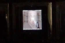 キーボードのキートップで『Doom 2』を動作させる映像が登場！―48x48ピクセルの極小画面 画像