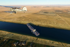 スエズ運河で座礁しているコンテナ船を『Microsoft Flight Simulator』で再現したModが登場―リアルな本作がさらに現実と近づく？ 画像