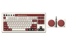 ファミリーベーシック風のレトロメカニカルキーボードを8BitDoが発売。巨大ABボタン付属、NESカラーも用意 画像