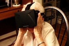 VRヘッドセットOculus Riftのヴァーチャル世界に驚きまくる90歳のおばあちゃん 画像