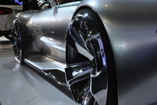 ロサンゼルスモーターショーでメルセデスベンツの「AMGヴィジョン・グランツーリスモ」実車が展示 画像