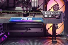 ケーブルの悩みが一気に解決！補助電源コネクタ不要「GeForce RTX 4070」と対応マザーボードをASUSが開発 画像