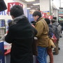 【PS4発売特集】ビックカメラ有楽町店では厳しい寒さの中40名前後の列、河野プレジデントも視察