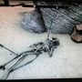 本日の一枚『TESOで発見！膝に矢を受けてしまった白骨死体』