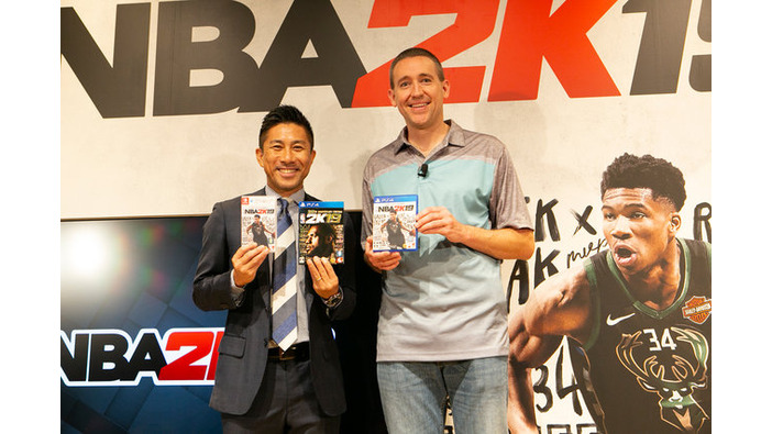 『NBA 2K19』発売記念PRイベントを元サッカー日本代表の前園氏がバスケットボールケーキでお祝い！