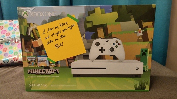 ビル・ゲイツ氏、Redditユーザーへ突然のクリスマスプレゼント！Xbox Oneバンドルに「記念写真コラージュ」も